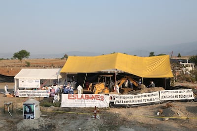 Suman 68 cuerpos exhumados de fosa en Tetelcingo