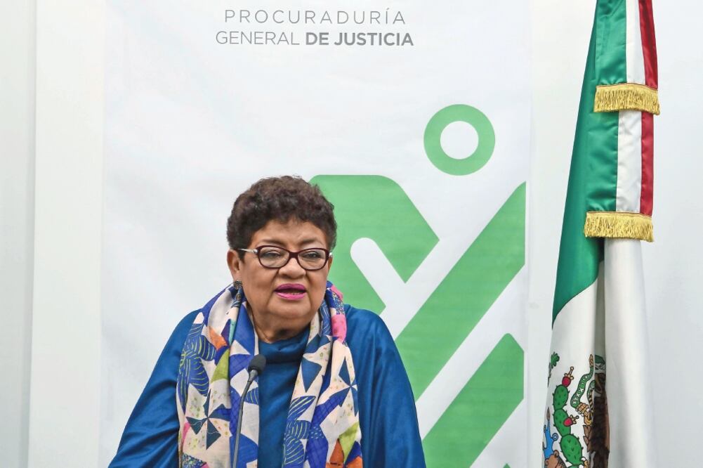 Acuerdos. La procuradora Ernestina Godoy dijo que ajustaron salarios de 141 puestos. (ARMANDO MARTÍNEZ. EL UNIVERSAL)