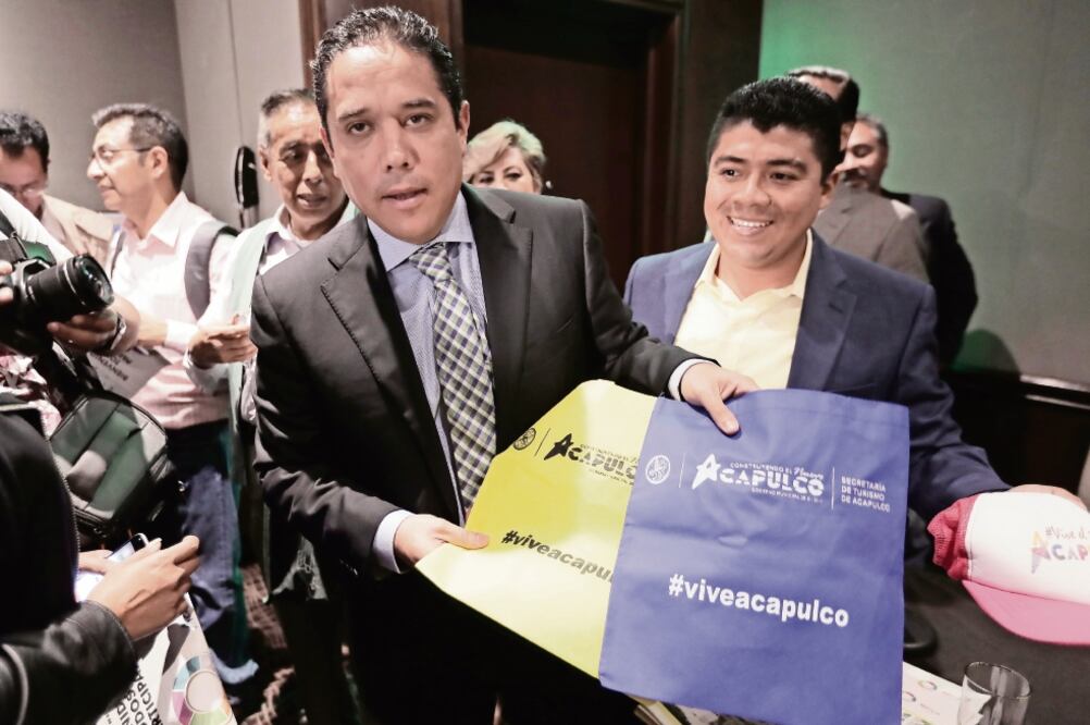 El alcalde de Acapulco, Evodio Velázquez, dijo que se espera el arribo de miles de turistas para llegar a 90% de ocupación hotelera en esta temporada (ALEJANDRO ACOSTA. EL UNIVERSAL)