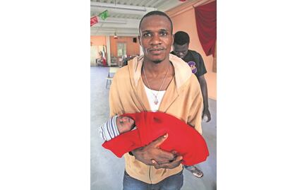 Enseñan español a haitianos para integrarlos en Mexicali