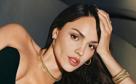 Eiza González deslumbra con espectacular vestido rojo escarlata