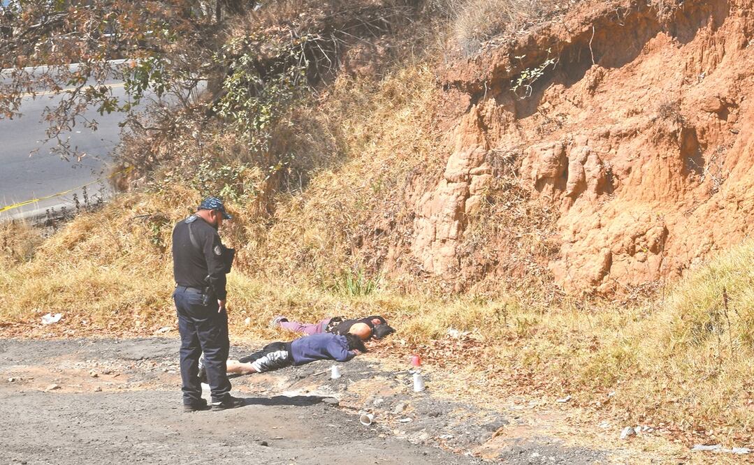 En la Naucalpan-Toluca hallaron dos cadáveres. Foto: ARMANDO MARTÍNEZ. EL UNIVERSAL