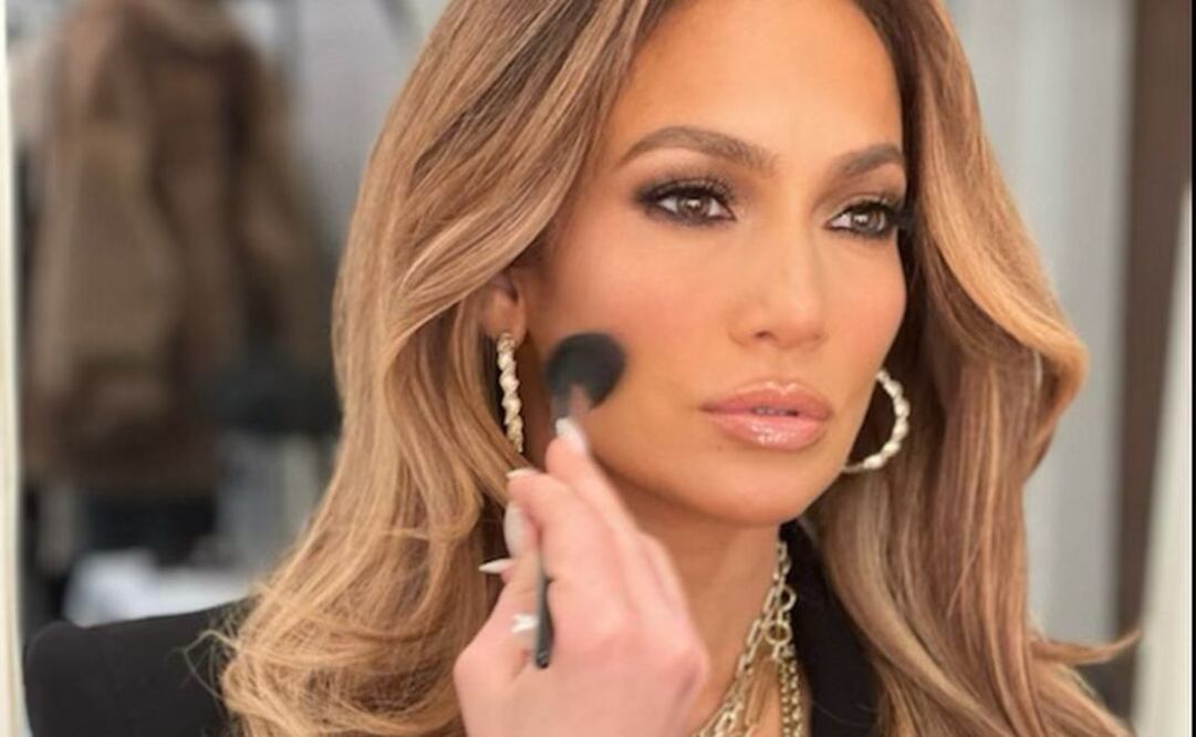 Jennifer Lopez es una de las celebridades que comparte sus tips de belleza y maquillaje. Fuente: Instagram @jlo