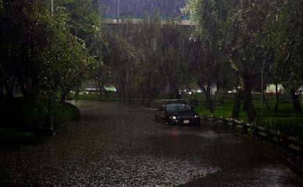 Activan alerta naranja por lluvias fuertes en 4 alcaldías de CDMX; recomiendan evitar obstruir el drenaje