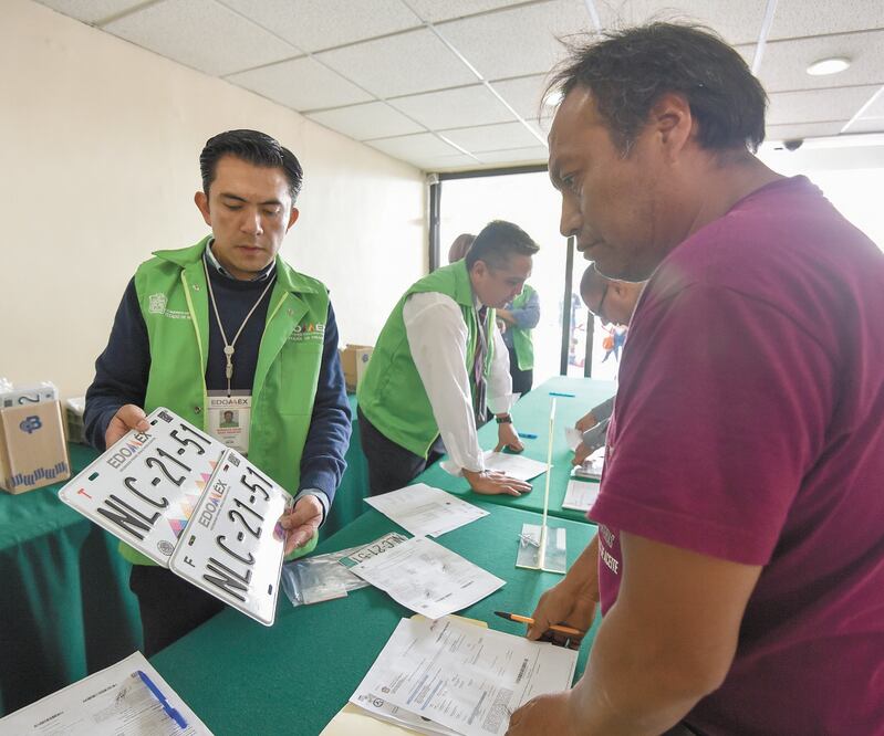 El reemplacamiento en la entidad mexiquense reportó hasta el 30 de septiembre pasado 312 millones de pesos de recaudación. ARCHIVO EL UNIVERSAL