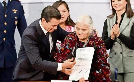 74-year-old embroiderer from Puebla awarded National Prize of Arts 