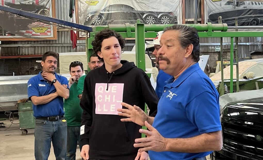 RobeGrill y el especialista de autos Martín Vaca. Fotos: CORTESÍA DISCOVERY.