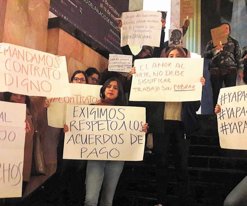 Trabajadores del INBAL en la manifestación del miércoles pasado. ALIDA PIÑÓN. EL UNIVERSAL