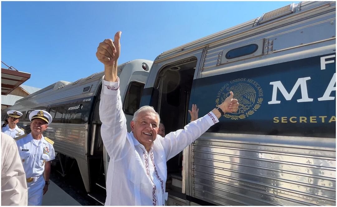 AMLO viaja en el tren interoceánico. Foto: Especial