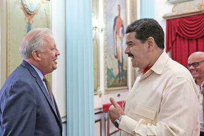 Gobierno venezolano deja en libertad a tres presos políticos  