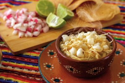 5 platillos con más calorías que el pozole 