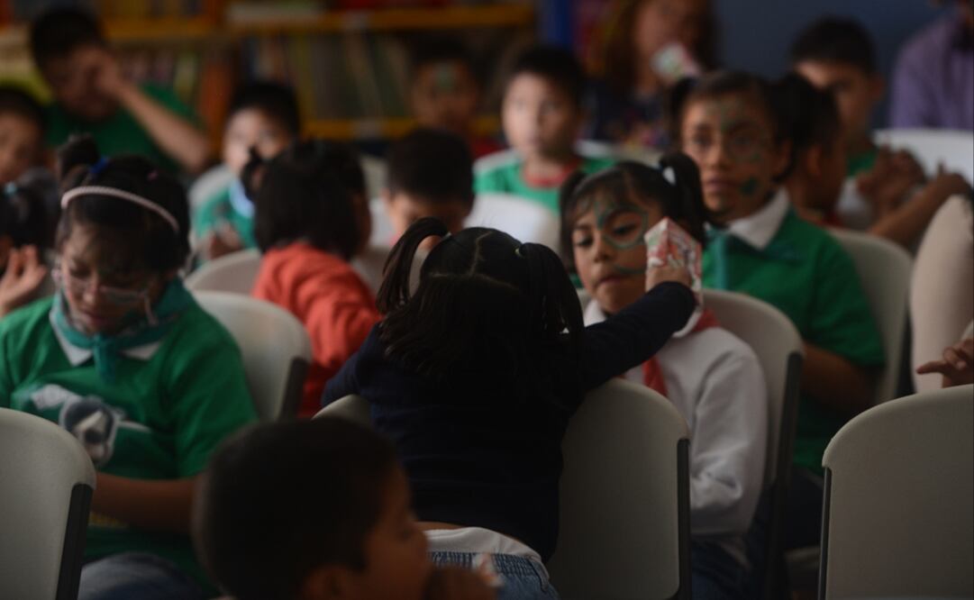 Children at a temporary shelter – Photo: Michel Narvaez/EL GRÁFICO