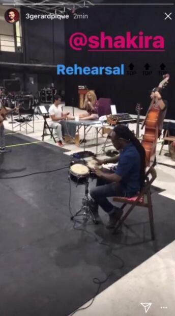 Piqué se cuela en ensayo de Shakira