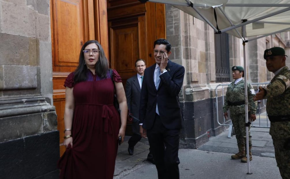 Subsecretario para América del Norte, Roberto Velasco Álvarez saliendo de reunión con Sheinbaum (07/12/2025). Foto: Diego Simón Sánchez / EL UNIVERSAL