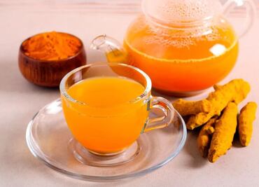 Estos son los beneficios de beber té de cúrcuma con limón