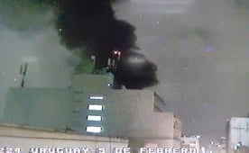 Columna de humo alerta a habitantes del Centro Histórico por incendio; bomberos atienden la emergencia