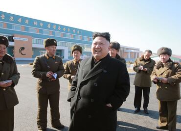 Kim Jong-un reaparece sonriente tras la muerte de su hermanastro