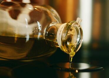 ¿Cuáles son las consecuencias de no desechar el aceite de cocina de manera correcta?