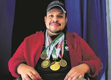 Con espalda bífida, vence los prejuicios gracias a la natación