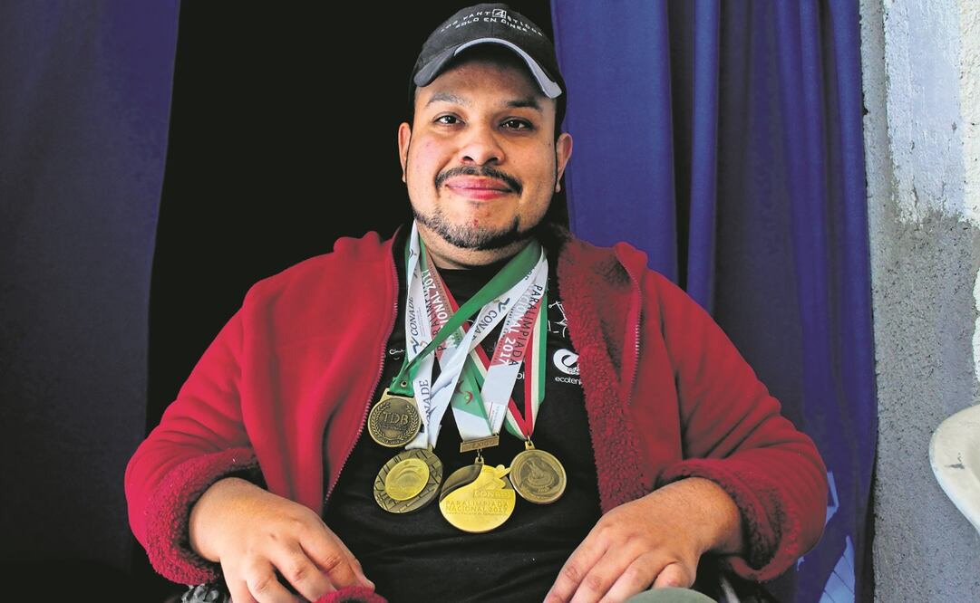 Pese a enfrentar en su infancia 10 operaciones, tres en cada pie, en la cabeza, el ojo y la espalda, eso no lo ha limitado para destacar en el deporte. Fotos: Lucía Carapia