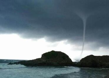 Captan tromba marina en costas de Oaxaca