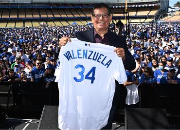 Fernando Valenzuela es inmortal; Los Dodgers han retirado el número 34 del ‘Toro’