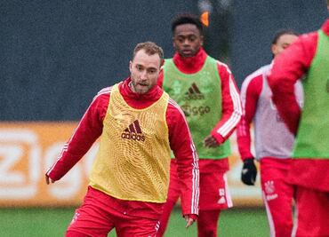 Christian Eriksen entrena con el Ajax en lo que encuentra nuevo equipo