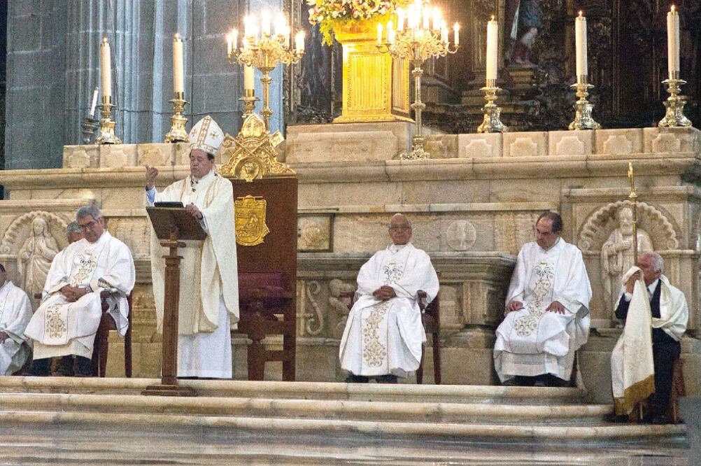 El cardenal Norberto Rivera, durante la misa dominical en la Catedral Metropolitana, llamó a frenar los actos deshonestos (CRISTOPHER ROGEL BLANQUET. EL UNIVERSAL)