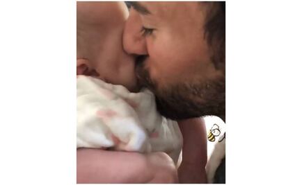​Enrique Iglesias comparte tierno video con su bebé 
