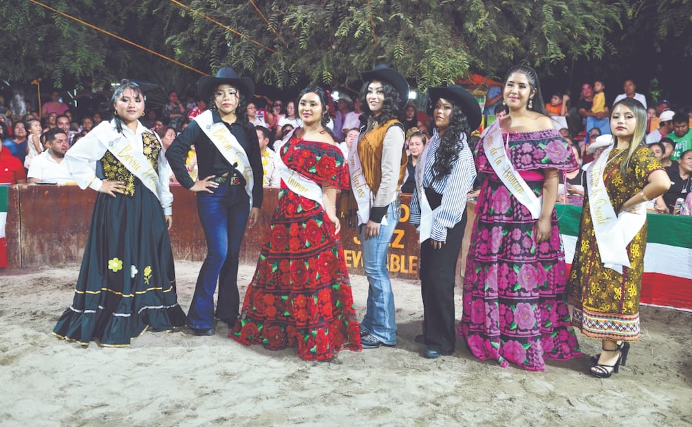 Las siete candidatas a reina de las fiestas patrias representan a los barrios del Rosario, San Nicolás, Perla de Oriente, La Asunción, Las Ánimas, Tlalixtaquilla y San Pedro. Foto: Salvador Cisneros/ EL UNIVERSAL
