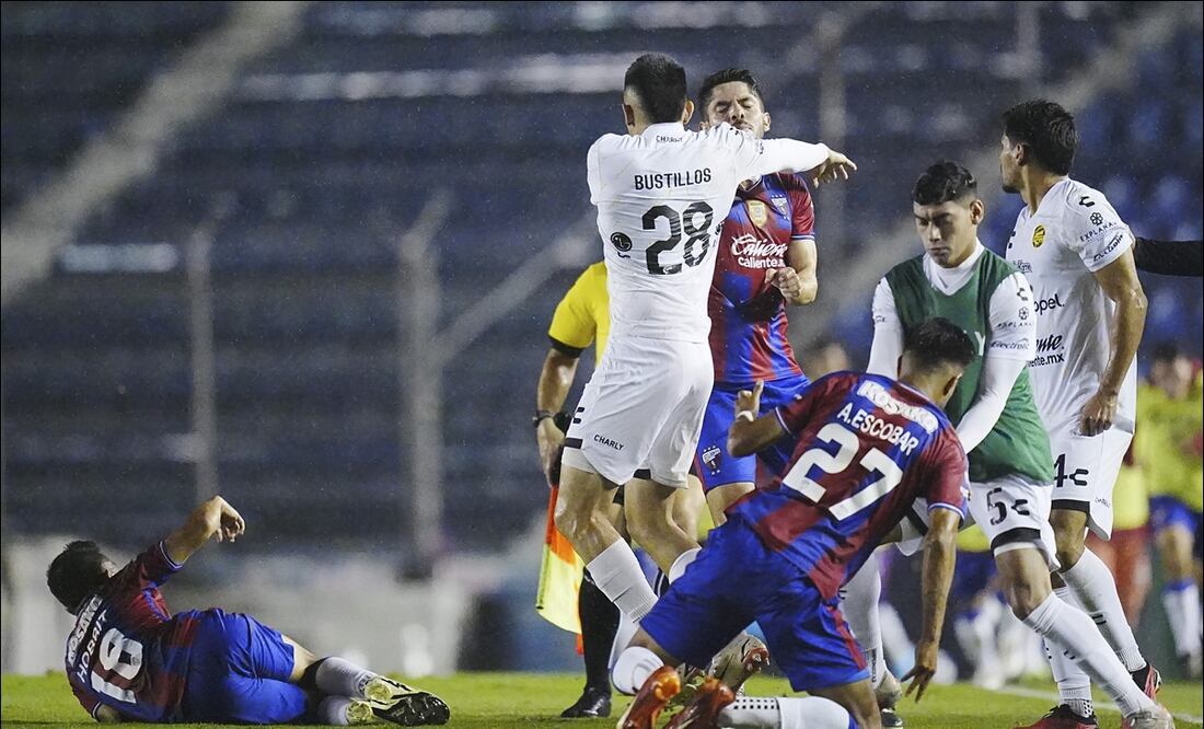 Futbolista de Dorados que fracturó al Hobbit Bermúdez recibió cuatro juegos de castigo