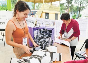 Acusan retrasos y fallas en tabletas en consulta ciudadana