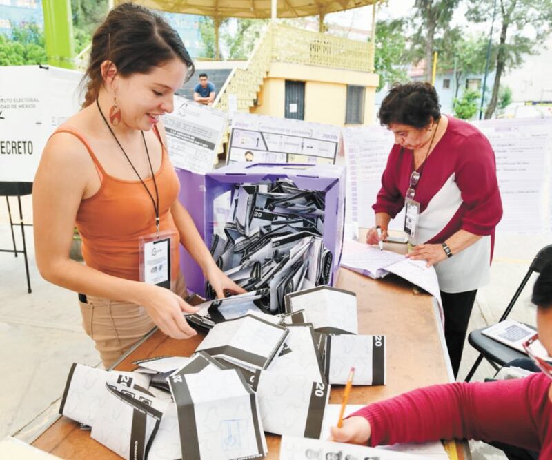 Durante la jornada para las votaciones de la consulta para Presupuesto Participativo 2020 y 2021, y Comisiones de Participación Comunitaria, algunas casillas abrieron tarde, pues falló el sistema y se implementaron boletas de papel. Foto: ESPECIAL