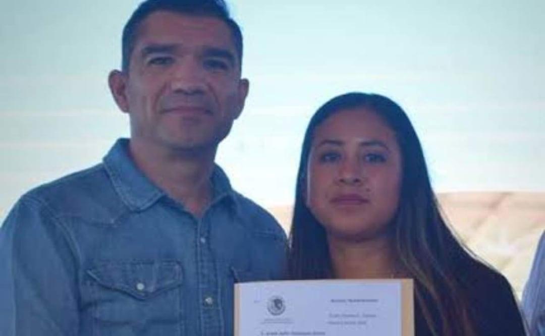 Lauro Pérez González, nuevo presidente municipal del ayuntamiento de Bella Vista, Chiapas, junto a la ahora exalcaldesa Annette Aylin Velázquez (09/07/2025). Foto: Especial