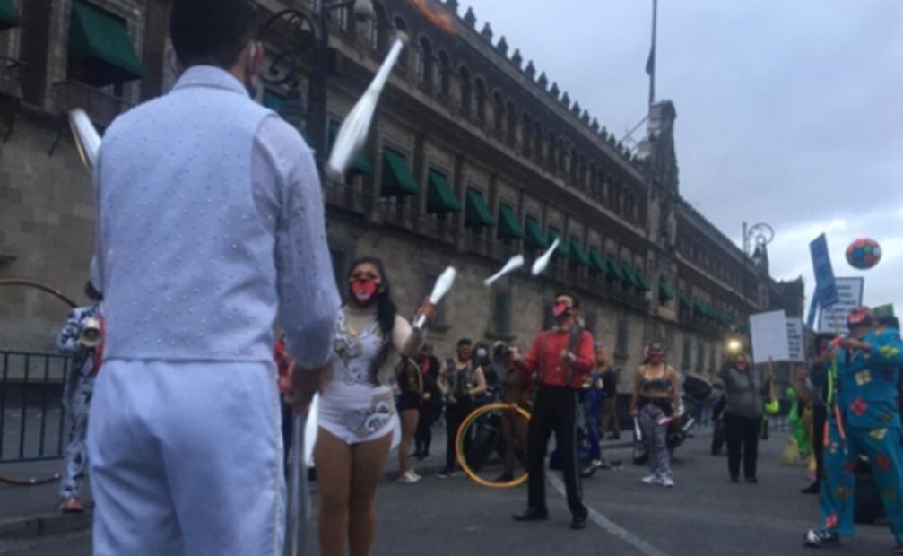 Cirqueros se manifiestan frente a Palacio Nacional; exigen reinicio de actividades