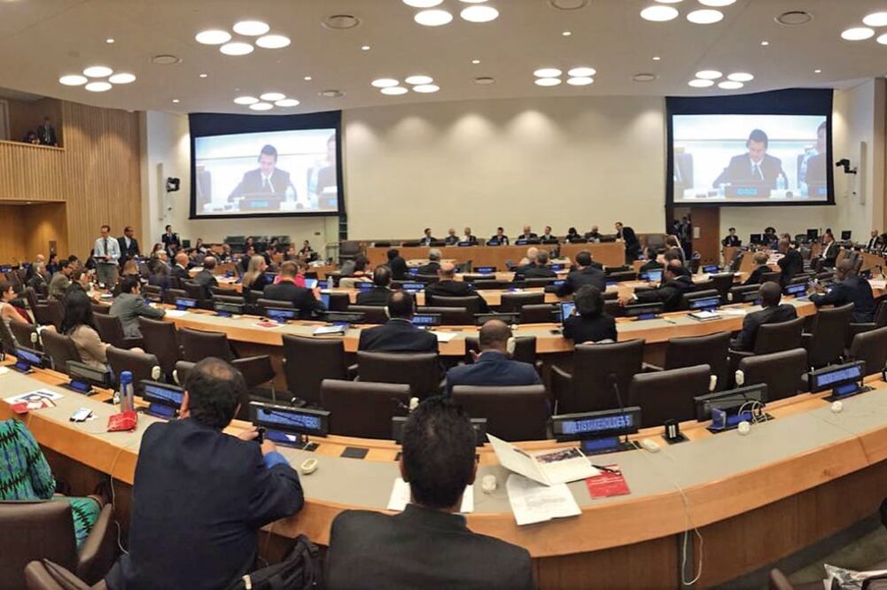 El presidente Enrique Peña Nieto consideró en Nueva York que todos los gobiernos del mundo tienen la obligación ética de actuar para proteger y garantizar la integridad, los derechos y la dignidad de los migrantes (PRESIDENCIA)