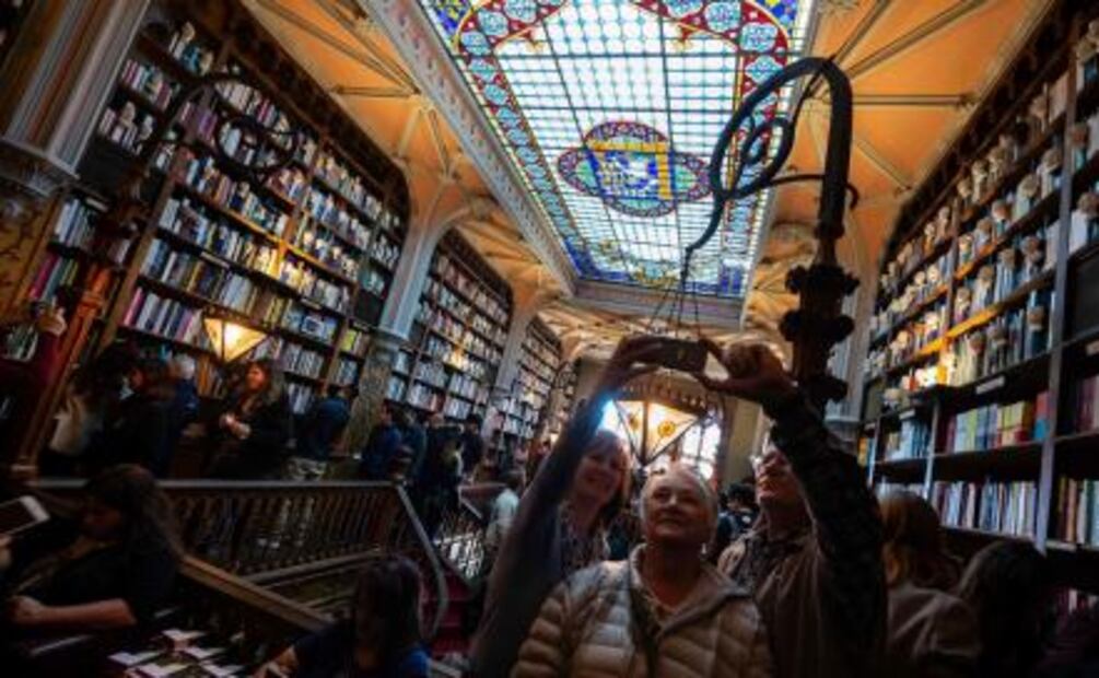 Con ayuda de Harry Potter se salva la librería Lello de Porto