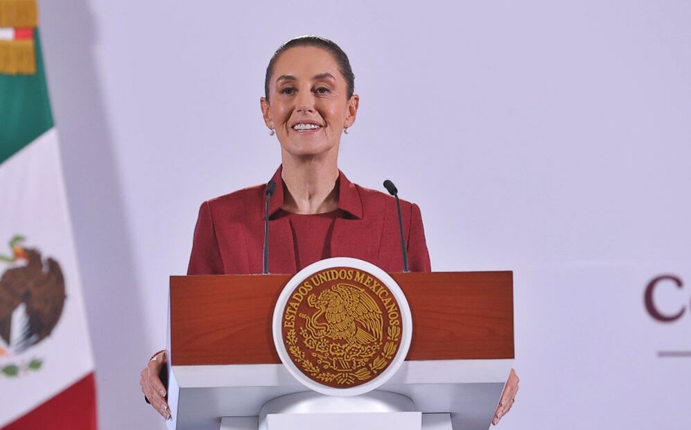 La presidenta Claudia Sheinbaum felicitó al expresidente Andrés Manuel López Obrador: “Es un hombre que dedicó su vida a la transformación de nuestro país. Es el principal dirigente político del siglo XXI“. Foto: Gabriel Pano/EL UNIVERSAL