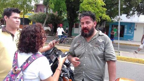 Taxistas agreden a motociclista en Mazatlán