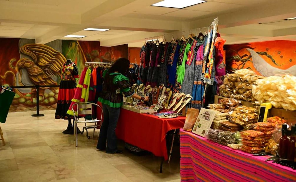 El bazar y la exhibición fueron instalados en el edificio Zócalo del Congreso capitalino. Foto: Especial