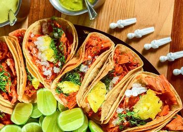 Parte la Rosca de Reyes con unos taquitos al pastor