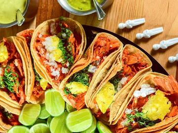 Parte la Rosca de Reyes con unos taquitos al pastor