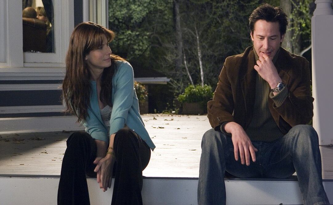 Sandra Bullock y Keanu Reeves en una de las escenas de la cinta "La casa del lago" 
  Foto: AP Photo/Warner Bros. Pictures/Peter Sorel)