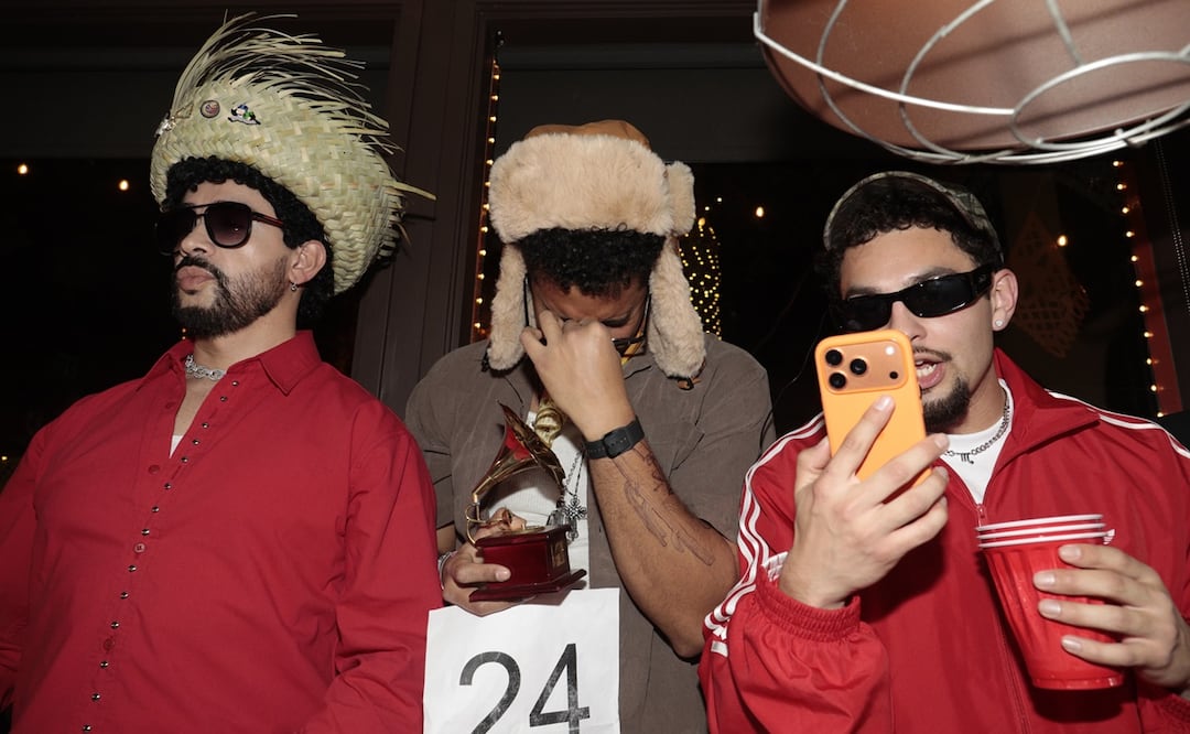 Los tres ganadores del concurso de dobles de Bad Bunny, de izquierda a derecha: Abdul Arroyave, Juan Cavalleiro, y Miguel Gallegos, en Tacolicious.
Foto: Giselle Garza Lerma/San Francisco Chronicle vía AP.