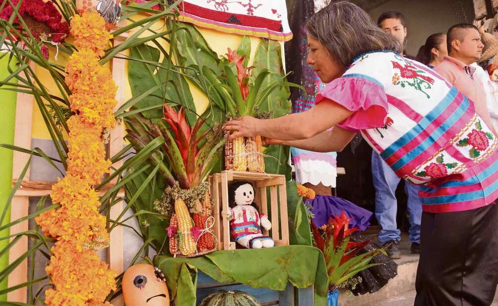 En esta localidad de Oaxaca, una de las más importantes del estado, la llegada de las ánimas inicia el 27 de octubre a las 12:00 horas y termina el 5 de noviembre. Foto: Edwin Hernández / EL UNIVERSAL