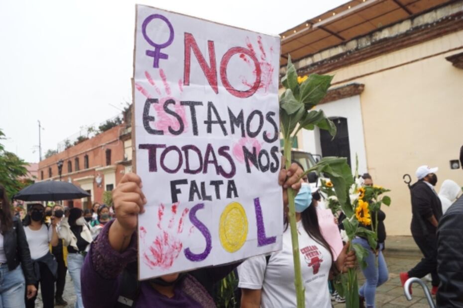 Bajo la lluvia en Oaxaca, familiares exigen justicia para “Solecito”, asesinada por su pareja 