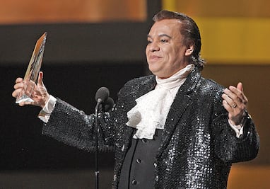 Embajada de México en EU abre libro de condolencias por Juan Gabriel