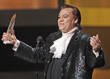 Embajada de México en EU abre libro de condolencias por Juan Gabriel