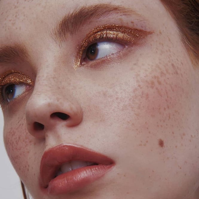 Unas sombras metálicas son perfectas para usar en esta temporada. Foto: Instagram