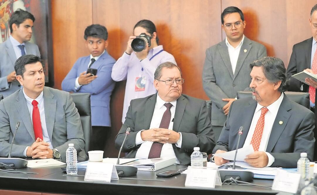 Morena amenaza con tomar la tribuna si no se aprueba la minuta antes del 30 de abril. Foto: Especial